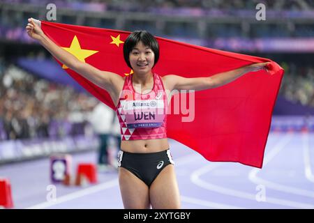 Paris, Frankreich. 30. August 2024. Wen Xiaoyan aus China feiert nach dem 200 m T37 Finale der Paralympischen Spiele 2024 in Paris, Frankreich, 30. August 2024. Quelle: Zhang Cheng/Xinhua/Alamy Live News Stockfoto