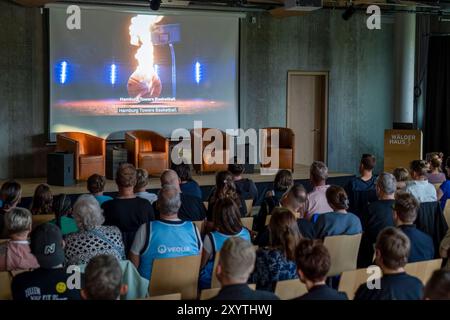 Hamburg, Deutschland. 30. August 2024. Premiere der Dokumentation, GER, Veolia Hamburg Towers Watchparty, Dokumentation Premiere 30.08.2024 Foto: Eibner-Pressefoto/Max Vincen Credit: dpa/Alamy Live News Stockfoto