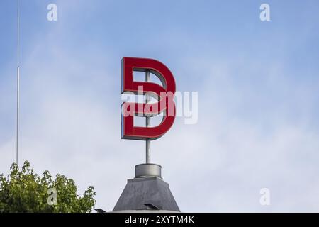 Breuninger Kaufhauslogo. Die Kaufhäuser sind im gehobenen Marktsegment positioniert und konzentrieren sich auf Textilien. Die 13 Abteilung Stockfoto