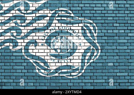 Die Flagge von Seattle ist auf einer Ziegelwand gemalt Stockfoto