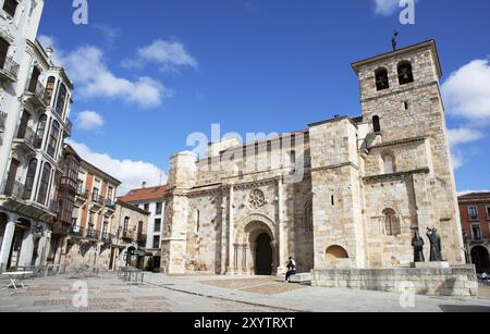 Romanische Kirche Iglesia San Juan de Puerta Nueva auf der Plaza Mayor, historisches Zentrum von Zamora, Provinz Zamora, Kastilien und Leon, Spanien, Europa Stockfoto