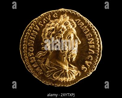 Antike römische Aurei-Münze, die Marcus Aurelius Antoninus darstellt, der von 161 bis 180 römischer Kaiser und stoischer Philosoph war. Er war Mitglied der Nerva-Antonine-Dynastie. Stockfoto