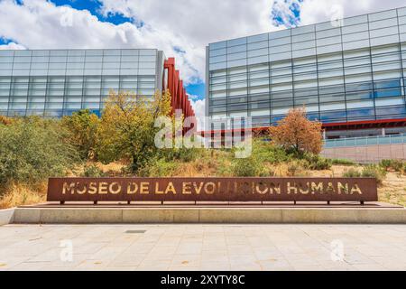 Ein beeindruckender Blick auf das Museo de la Evolución Humana in Burgos, entworfen vom spanischen Architekten Juan Navarro Baldeweg und eröffnet 2012 Stockfoto