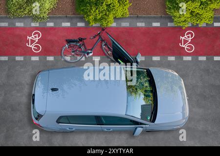 Radfahrer stößt mit einer offenen Autotür zusammen Stockfoto