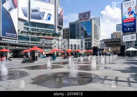 Yonge-Dundas Square (bald Sankofa Square) in Toronto, Kanada. Stockfoto