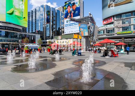 Yonge-Dundas Square (bald Sankofa Square) in Toronto, Kanada. Stockfoto