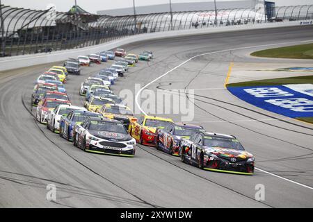 17. September 2017, Joliet, Illinois, USA: Kyle Busch (18) kämpft um die Position während der Tales of the Turtles 400 auf dem Chicagoland Speedway in Joliet. Stockfoto