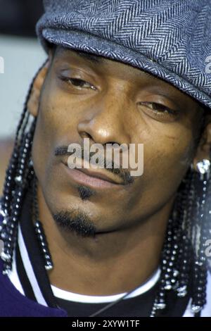 Snoop Dogg bei der Premiere von Soul Plane in Los Angeles am 17. Mai 2004 im Mann Village Theater in Westwood. Quelle: Lumeimages.com Stockfoto