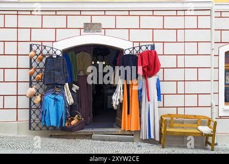 Kleiner Laden in einer alten Gasse Stockfoto