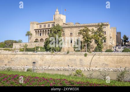 Königspalast La Almudaina, vor dem Parc de Mar, Palma, Mallorca, Spanien, Europa Stockfoto