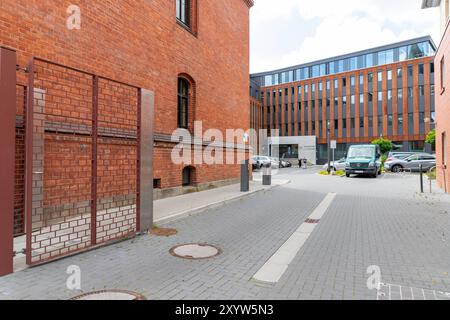 Blick in den Innenhof des Justizzentrums GER, Hansestadt Greifswald, Innenstadt, historische Altstadt, Tourismus, Wirtschaft, Justiz, Gewerbe, Freizeit *** Blick auf den Innenhof des Justizzentrums GER, Hansestadt Greifswald, Stadtzentrum, historische Altstadt, Tourismus, Wirtschaft, gerechtigkeit, Handel, Freizeit Stockfoto