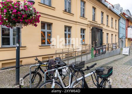 Blick auf das soziokulturelle Zentrum St. Spiritus in der Innenstadt von Greifswald. Deutschland, Hansestadt Greifswald, Innenstadt, historische Altstadt, Tourismus, Wirtschaft, Justiz, Gewerbe, Freizeit *** Blick auf das soziokulturelle Zentrum St Spiritus im Zentrum von Greifswald GER, Hansestadt Greifswald, Stadtzentrum, historische Altstadt, Tourismus, Wirtschaft, gerechtigkeit, Handel, Freizeit Stockfoto