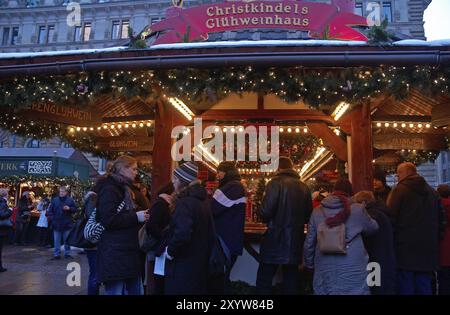 Europa, Deutschland, Hamburg, Weihnachtsmarkt am Rathausmarkt, Gluehweinhaus, Hamburg, Hamburg, Bundesrepublik Deutschland, Europa Stockfoto