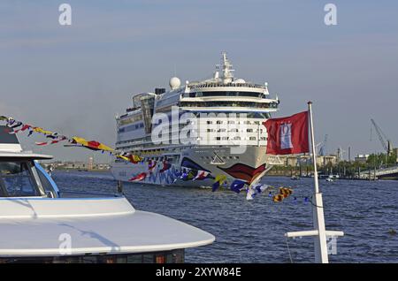 Europa, Deutschland, Hamburg, Hafen, Elbe, das Passagierschiff AIDAluna verlässt Hamburg, Hamburg, Deutschland, Europa Stockfoto