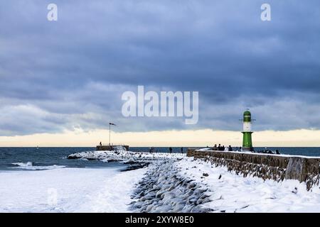 Der Pier in Warnemünde im Winter Stockfoto