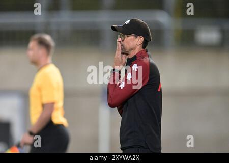 30.08.2024, Wuppertal, Stadion am Zoo, GER, Regionalliga West, Wuppertaler SV vs. Fortuna Köln DFB- Regionalliga West-Vorschriften verbieten jede Verwendung von Fotografien als Bildsequenzen und/oder Quasi-Video im Bild Trainer Matthias Mink ( Fort. Köln) mit der Hand vor dem Mund. Foto © Nordphoto GmbH/Freund Stockfoto