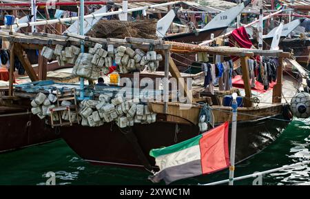 Blick auf iranische Daus im Persischen Golf in Abu Dhabi. Stockfoto