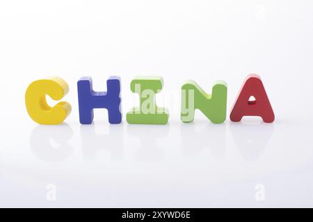 Das Wort China mit bunten Buchstabenblöcken Stockfoto