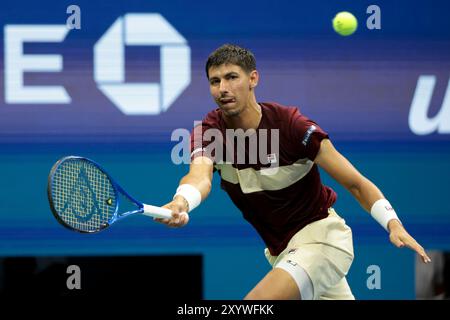 New York, Etats Unis. 31. August 2024. Alexei Popyrin aus Australien während des Grand Slam-Tennisturniers 2024 der US Open am 30. August 2024 im USTA Billie Jean King National Tennis Center in Queens, New York, USA – Foto Jean Catuffe/DPPI Credit: DPPI Media/Alamy Live News Stockfoto