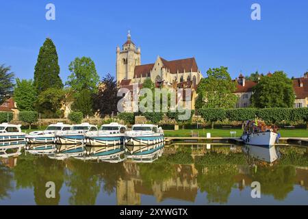 Die Stadt Dole mit Kirche, die Stadt Dole und die Kirche in Frankreich Stockfoto