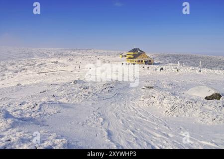 Riesengebirge Schlesisches Haus im Winter, Dom Slaski im Winter, Riesengebirge Stockfoto