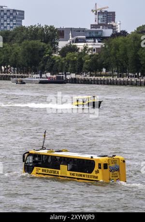 Ausflugsbus, der auch schwimmen kann ab Splashtours.nl, in der Nieuwe Maas, Wassertaxi, Rotterdam, Niederlande Stockfoto