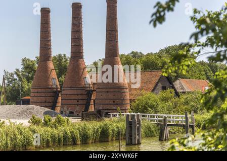 Enkhuizen, Niederlande. Juni 2022. Die Schornsteine der Steinöfen von Enkhuizen Stockfoto