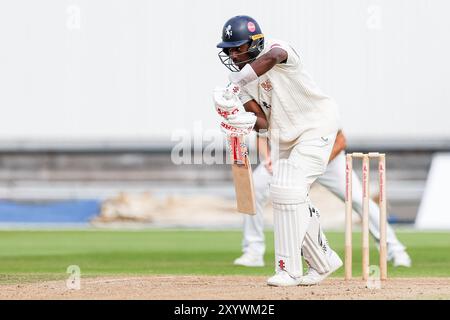 Birmingham, Großbritannien. 31. August 2024. Während der Vitality County Championship Division wurde am 31. August 2024 ein Spiel zwischen Warwickshire CCC und Kent CCC im Edgbaston Cricket Ground, Birmingham, England, gespielt. Foto von Stuart Leggett. Nur redaktionelle Verwendung, Lizenz für kommerzielle Nutzung erforderlich. Keine Verwendung bei Wetten, Spielen oder Publikationen eines einzelnen Clubs/einer Liga/eines Spielers. Quelle: UK Sports Pics Ltd/Alamy Live News Stockfoto