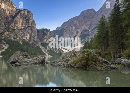 Spätsommerabend am Prager See, Südtirol Stockfoto