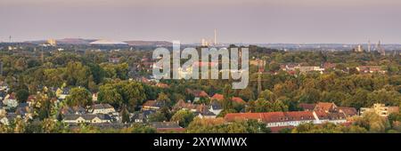 Gladbeck, Nordrhein-Westfalen, Deutschland, 02. August 2018: Blick von der Mottbruchhalde in Richtung Gelsenkirchen, Europa Stockfoto