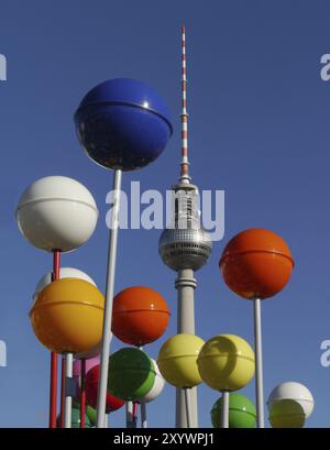 Mit 368 Metern ist der Berliner Fernsehturm das höchste Gebäude Deutschlands. Der 368 Meter hohe berliner Fernsehturm ist das höchste Gebäude in berlin Stockfoto