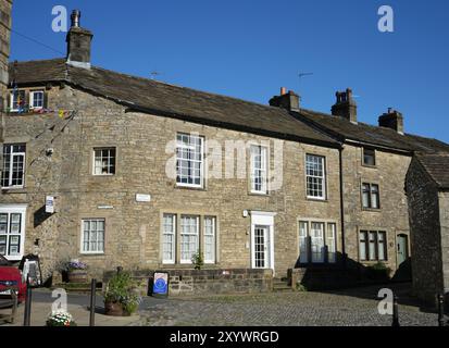 Grassington Village Square in der Sonne. Stockfoto