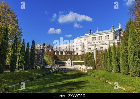 Sissi-Denkmal im Volksgarten, hinter dem Burgtheater, Wien, Österreich, Europa Stockfoto