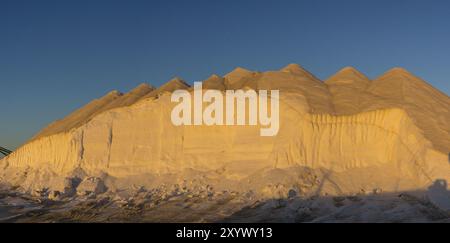 Salzberge bei Sonnenuntergang, Salinen von Levante, Salobrar de Campos, Campos del Puerto, Mallorca, balearen, Spanien Stockfoto