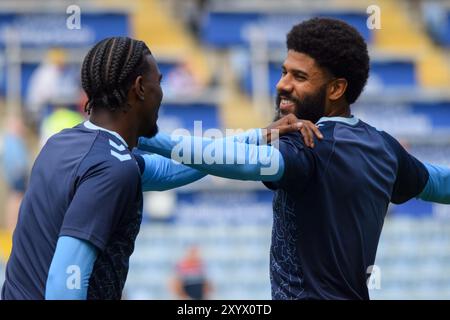 Coventry, Großbritannien. 31. August 2024. Coventry City Stürmer Haji Wright (11) und Coventry City Stürmer Ellis Simms (9) lächeln beim Aufwärmen vor dem SKY Bet EFL Championship Match von Coventry City FC gegen Norwich City FC in der Coventry Building Society Arena, Coventry, England, Großbritannien am 31. August 2024 Credit: Every Second Media/Alamy Live News Stockfoto