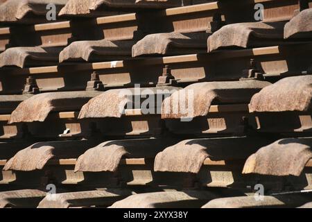 Verrostete, verworfene Bahngleise Stockfoto