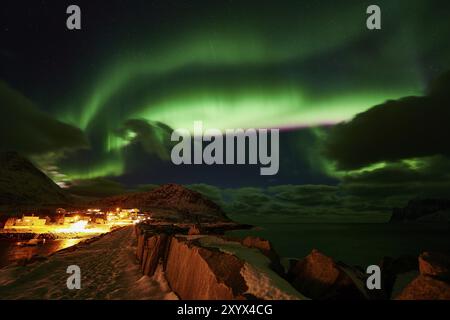 Nordlichter (Aurora borealis), Mefjordvaer, Mefjorden, Senja, Troms Fylke, Norwegen, März 2015, Europa Stockfoto