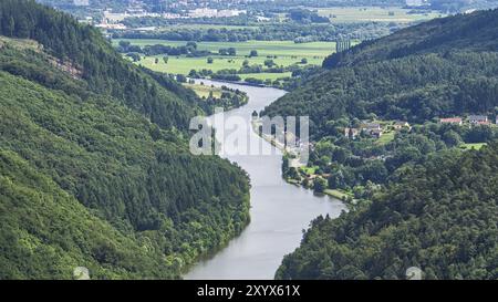 Saarschleife Blick vom Baumkeulenturm. Ein Aussichtsturm im Saarland. Natur pur. Landschaftlich ein schöner Anblick Stockfoto