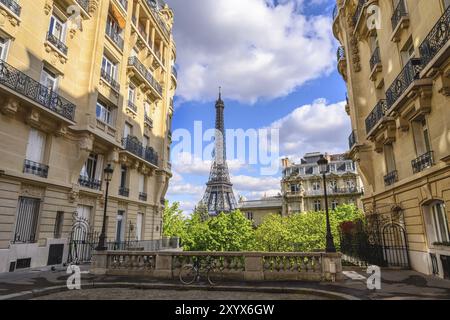 Paris Frankreich City Skyline am Eiffelturm und Paris Architektur Gebäude Stockfoto