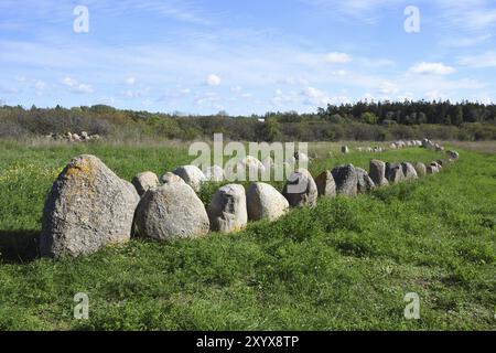 Die Schiffsgründungen in Gnisvaerd auf Gotland. Das größte der Steinschiffe in Gnisvard Stockfoto