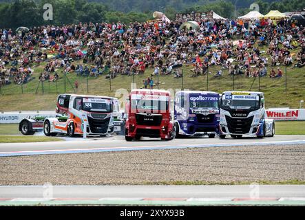 Most, Tschechische Republik. 31. August 2024. Norbert Kiss (Ungarn, Mitte) tritt am 31. August 2024 an einem Rennen der europäischen Truck Racing-Meisterschaft (Czech Truck Prix 2024) in Most (Tschechische Republik) an. Quelle: Jan Stastny/CTK Photo/Alamy Live News Stockfoto