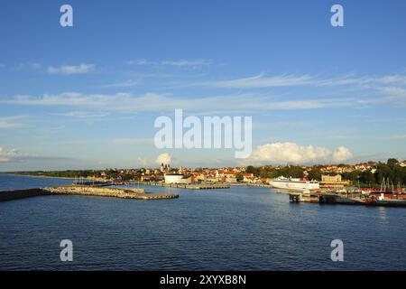 Blick auf die Hafenstadt Visby auf Gotland. Hafen von Visby in Gotland. Stadt, malerisch Stockfoto