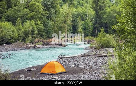 Zelt auf dem Nisqually River im Mount Rainier National Park in Washington USA Stockfoto