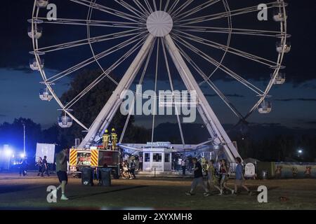 Riesenrad fängt Feuer beim Highfield Festival am Freitag, Stoermthaler See, 17.08.2024 Stockfoto