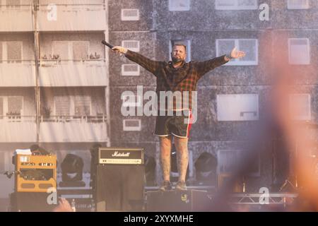 Monchi (Jan Gorkow), Sänger von Feine Sahne Fischfilet beim Highfield Festival am Samstag, Stoermthaler See, 17.08.2024 Stockfoto