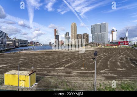 Der Rijnhaven, ein 28 Hektar großes Hafenbecken, wurde nun um fast ein Drittel gefüllt, um Platz für bis zu 000 Wohnungen zu schaffen, es wird eine künstliche Anlage geben Stockfoto