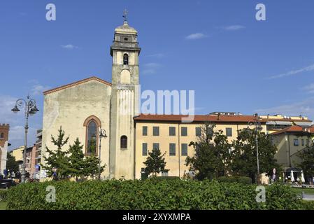 Pisa, Italien. September 2023. Die Kirche an der Piazza Vittorio Emanuele II im Zentrum von Pisa Stockfoto