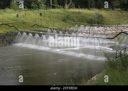 Spritzanlage im Kernkraftwerk Grohnde an der Weser. Dadurch wird der Schaum im Kühlwasser zerstört, das vor ihm abgelassen wird Stockfoto