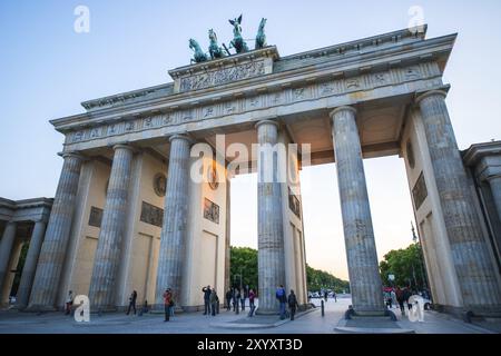 Brandenburger Tor in Berlin von unten gesehen Stockfoto