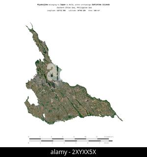 Miyakojima in der Philippinischen See, zu Japan gehört, isoliert auf einem Satellitenbild, das am 8. Juli 2021 mit Entfernungsskala aufgenommen wurde Stockfoto